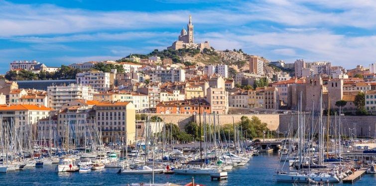 Une vue pittoresque de marseille, représentant la localisation des services d'un coach recherche emploi sur marseille