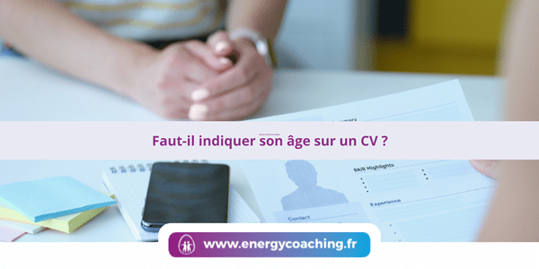 entretien avec des personnes pour indiquer son âge sur un CV