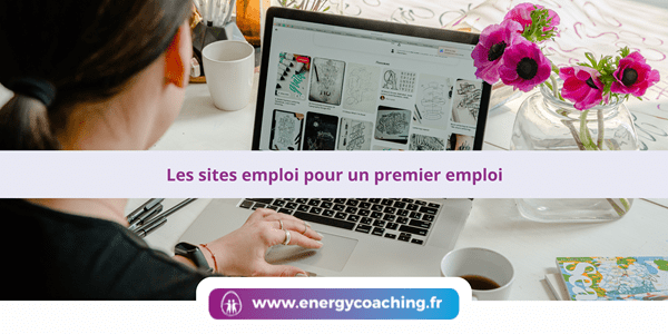 Ecran d'ordinateur avec les sites emploi pour un premier emploi